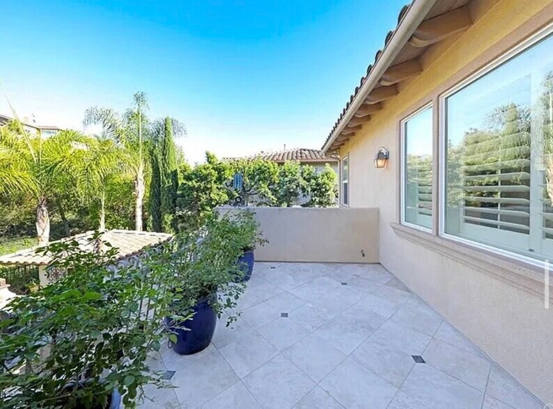 Building Photo - 2531 Costero Magestuoso