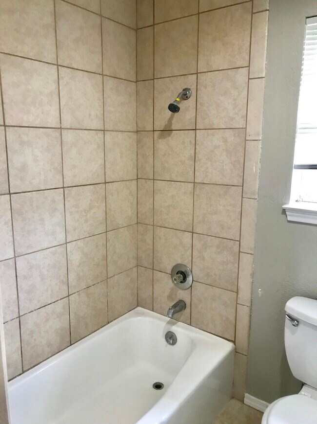 Building Photo - 8606 Geneva Ave