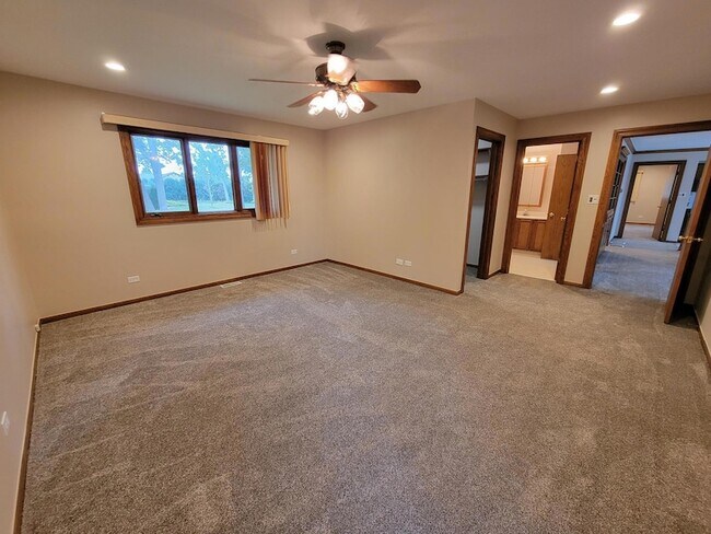 Building Photo - 3483 S Shore Dr