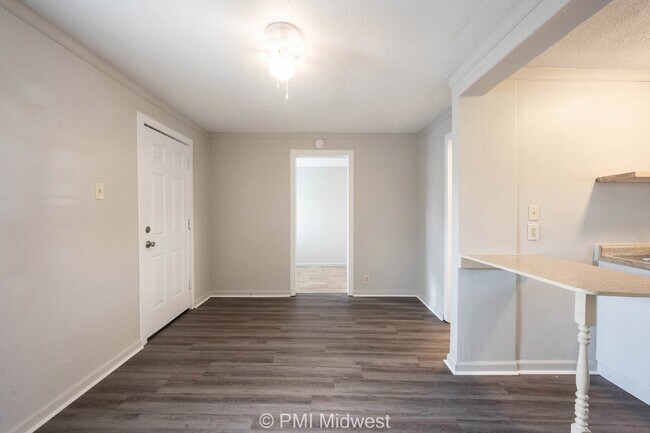 Building Photo - "Cozy 1-Bedroom Retreat: Perfectly Located Gem in Greenfield, IN!"