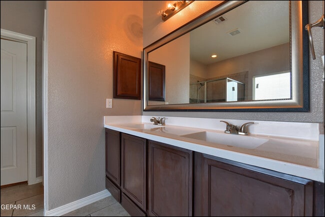 Building Photo - 6560 Westfield Dr