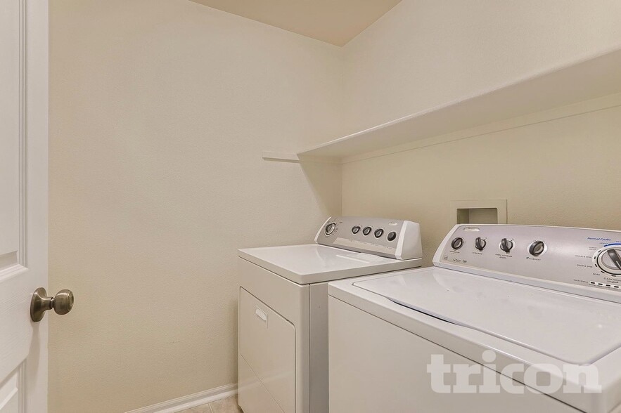 Building Photo - 5305 S Valdai St