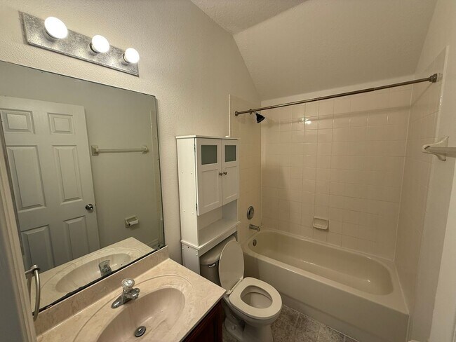 Building Photo - 2616 Plumberry Ave