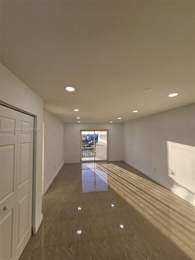 Building Photo - 6965 Harding Ave