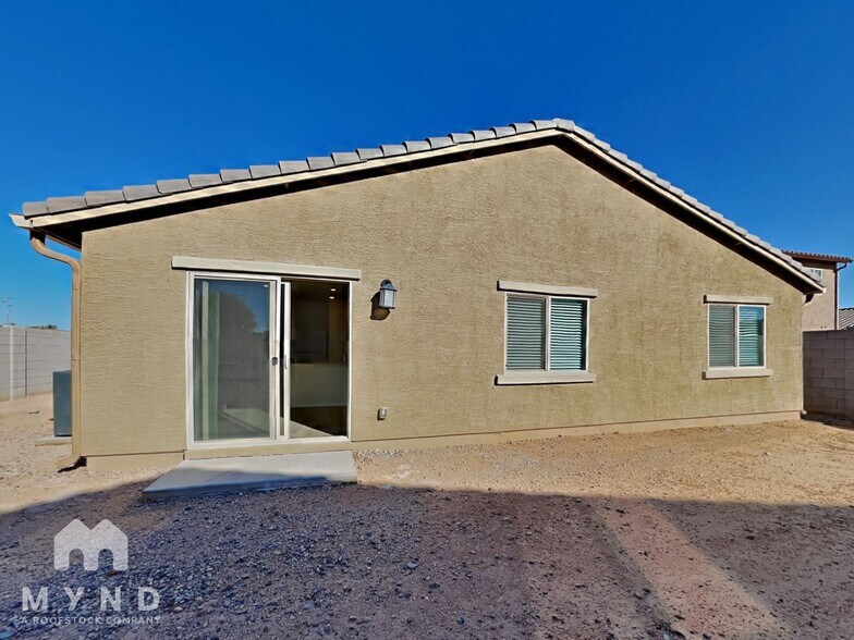 Building Photo - 282 S Oak St