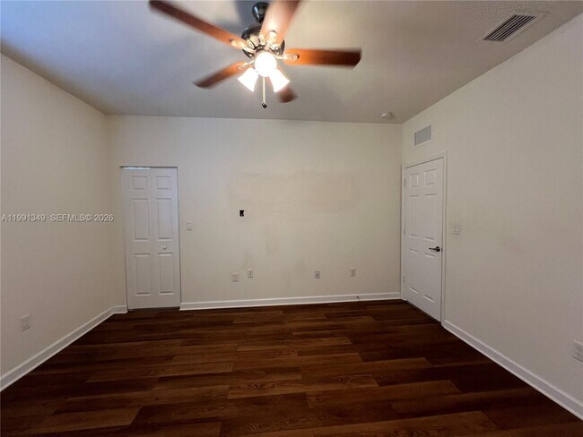 Building Photo - 422 SE 34th Terrace