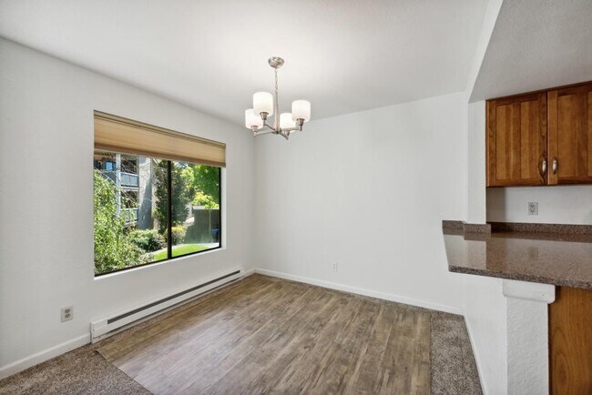Building Photo - Cedar Creek - 2 bedrooms