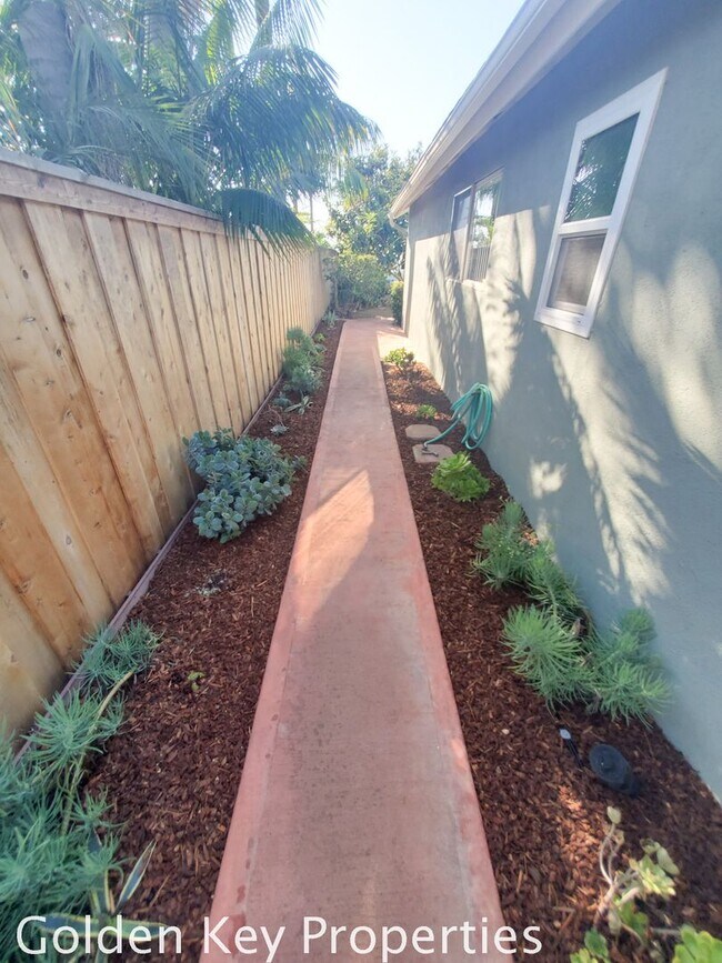 Building Photo - Beautiful 4 bed/2 bath single-story home w/ocean view! Close to the Beach & Carlsbad Village!