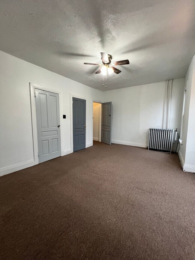 Building Photo - 5 Bedroom 1 Bath Home Available