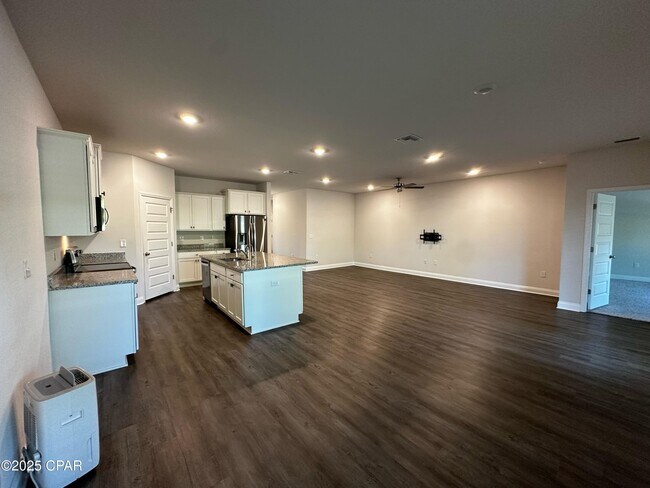 Building Photo - 529 Cove Villa St