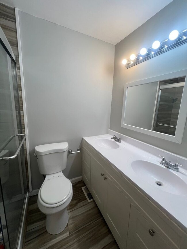 Building Photo - Spacious 4-Bedroom Home in Highly Desirabl...
