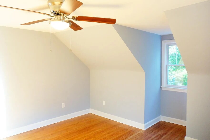 Building Photo - 910 Kennebec Ave