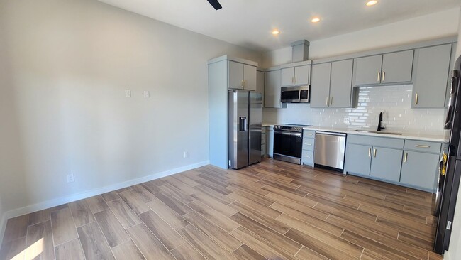 Building Photo - 157 Torrey Pines Dr