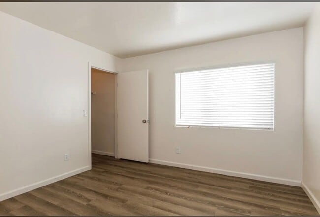 Building Photo - 4210 N 113th Dr