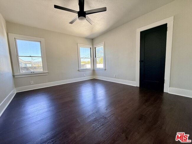 Building Photo - 854 Serrano Pl