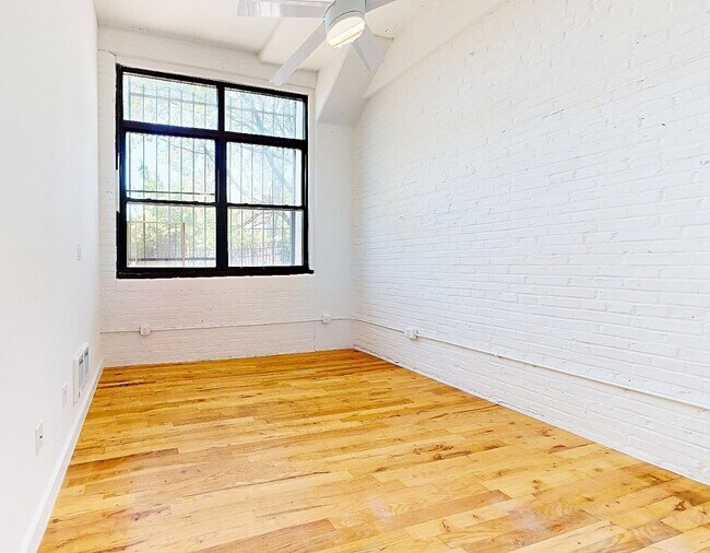 Building Photo - Seigel Street