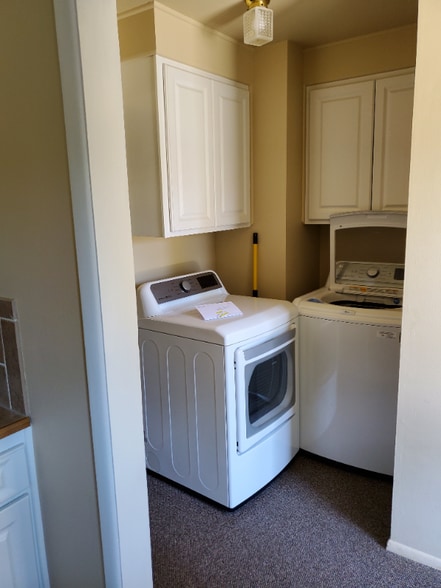 Building Photo - 2404 N Weaver Cir