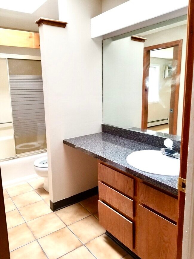 Building Photo - 60 Old Town Rd #112