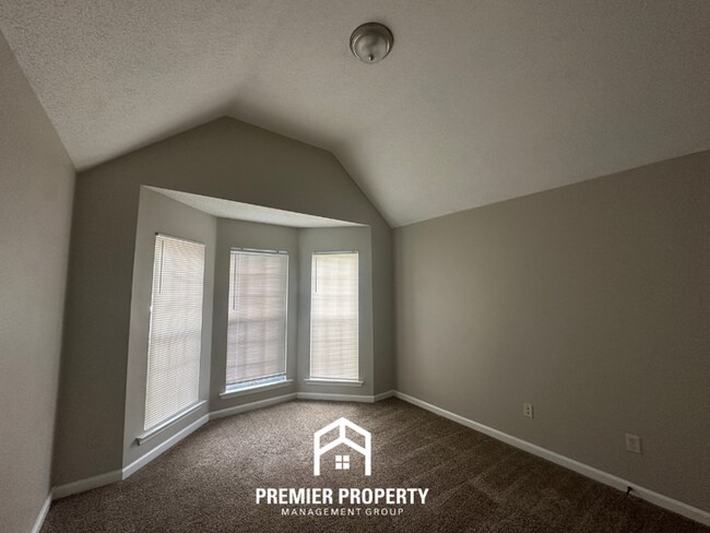 Building Photo - Stunning 3BR/2BA Arlington Home with Vaulted Ceilings, Luxury Bath & 2-Car Garage!