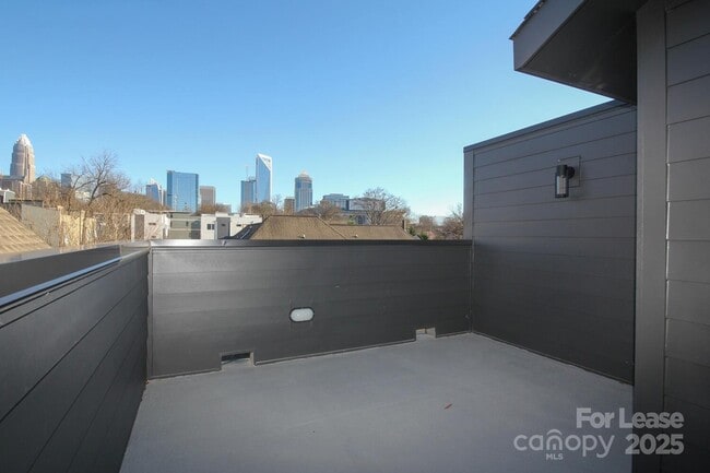 Building Photo - 1110 Greenleaf Ave