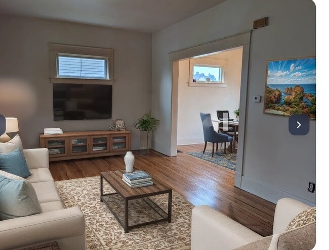 Primary Photo - 409 E Bloomfield St