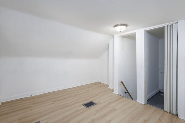 Building Photo - 5021 Anatole St