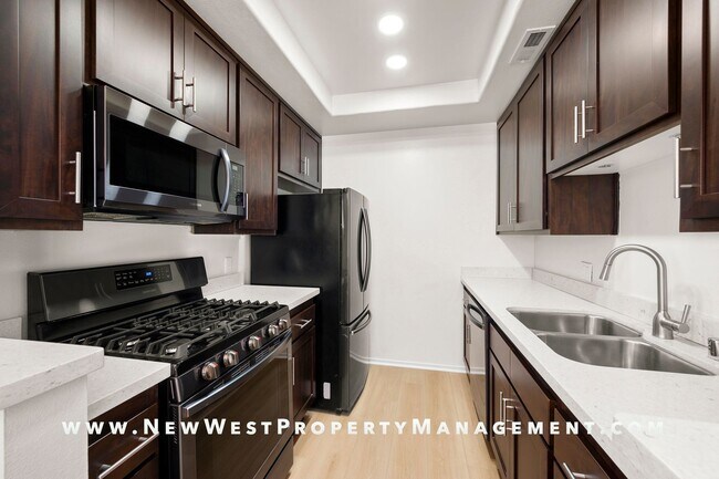 Building Photo - Lovely Marina District 2-bedroom at Park R...