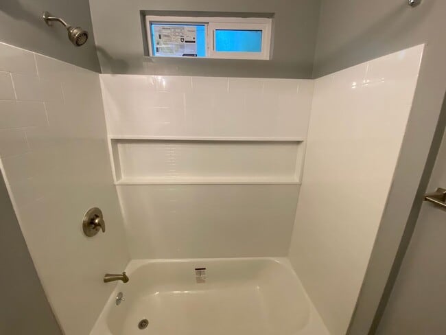 Building Photo - Follow the yellow brick to this Remodeled 2 BD 1 BA House in NE Bakersfield