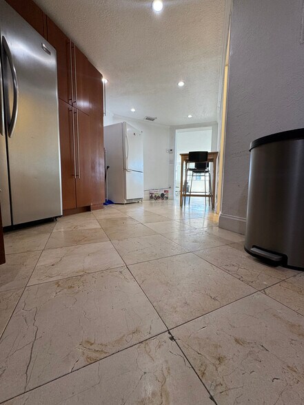 Building Photo - 801 Brickell Bay Dr