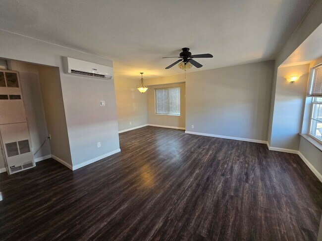 Building Photo - Newly Renovated Home