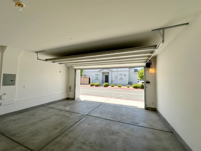 Building Photo - 4566 Mansart Ct