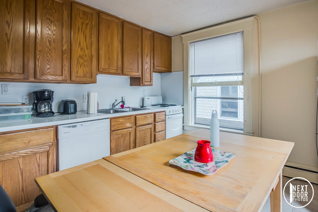 Kitchen - 931 Greenwood Ave