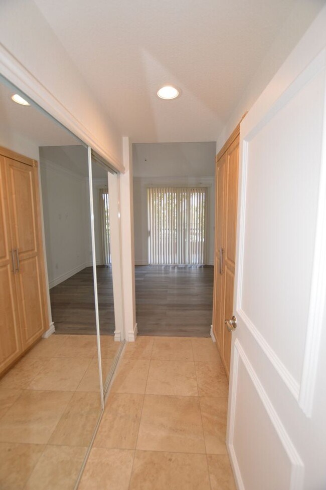 Building Photo - Meridian Unfurnished 1 Bed | 1 Bath Luxury Condo