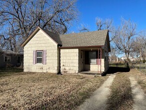 Building Photo - Two bedroom home