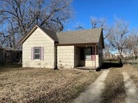 Building Photo - Two bedroom home