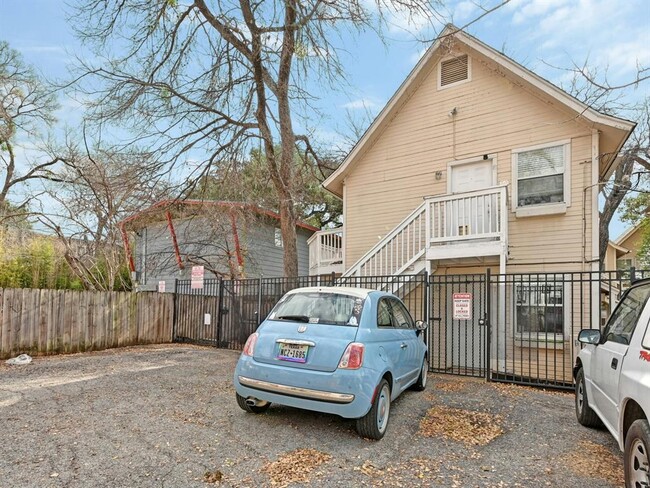 Building Photo - 1110 W 22nd St