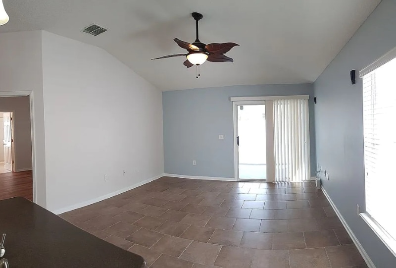 Building Photo - 810 S Lilac Loop