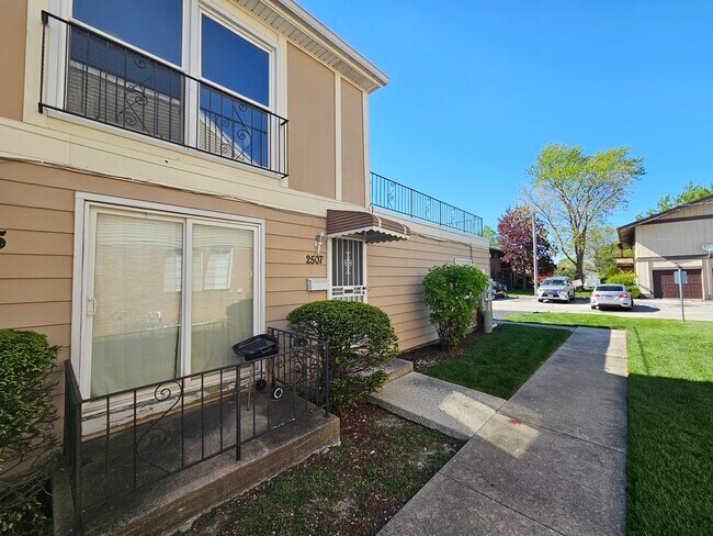 Building Photo - 2507 Spruce St