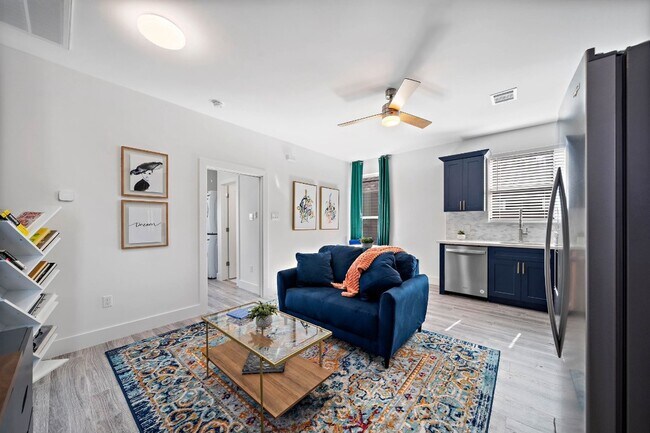 Building Photo - 207 E 38th St