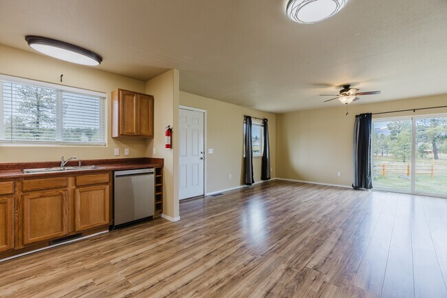 Building Photo - 55 Navajo St
