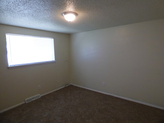 Building Photo - 2 Bed/1 Bath Duplex in Longmont