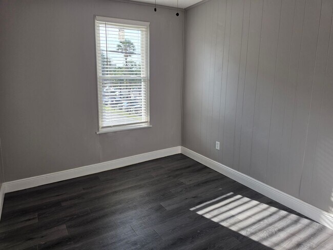 Building Photo - 202 Luella Ct