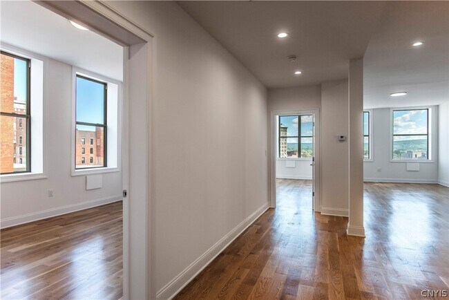 Building Photo - 221 Elizabeth St