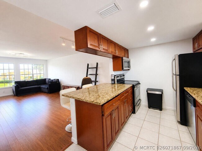 Building Photo - 6347 La Costa Dr