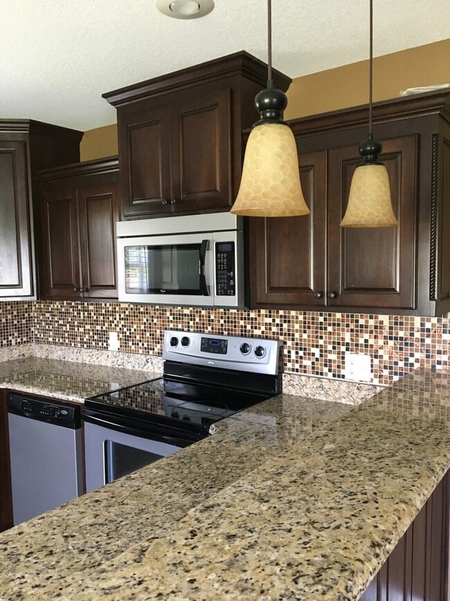 Building Photo - Luxurious 3BR/2BA Home with Stunning Backyard in Cottonwood Neighborhood