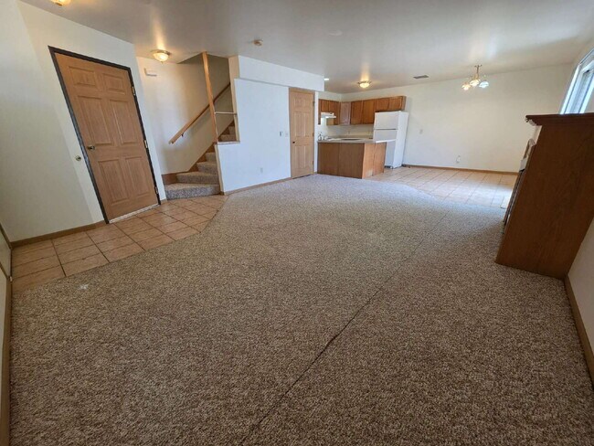 Building Photo - 2 bed 1 bath right off Water Street Available June 1st