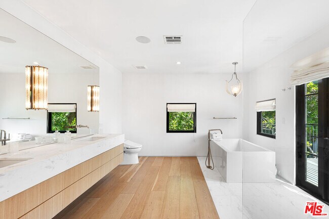 Building Photo - 1001 N Hanover Dr