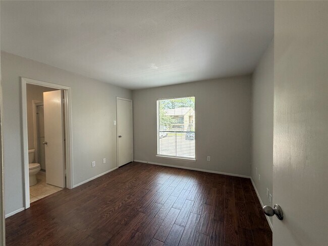 Building Photo - 3300 Pebblebrook Dr