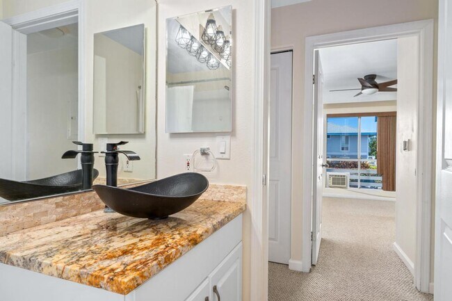 Building Photo - 2 Bedroom 2 Bathroom Upstairs Unit with Up...