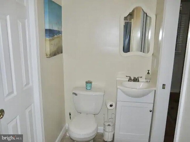 Building Photo - 332 Arbutus Dr